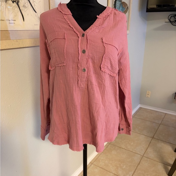 Zenana Outfitters Tops - Zenana Outfitters Pink Button-Down Pocket Blouse